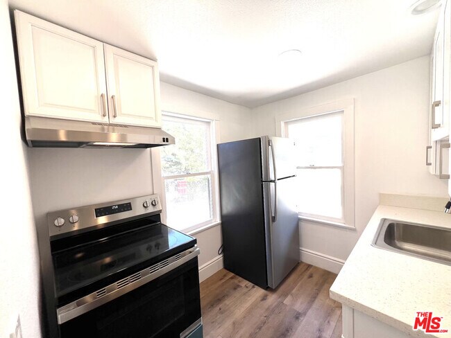Building Photo - 1828 S Gramercy Pl