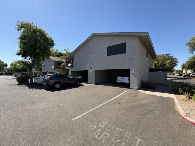 Building Photo - 2 bed 1 bath TH - Move in Special $700 off First Months Rent