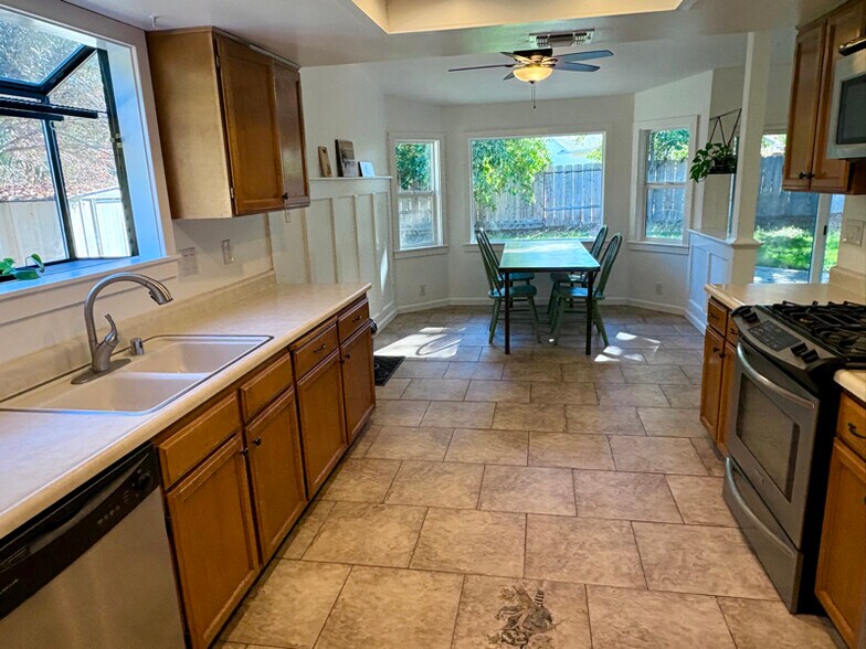 Building Photo - 1853 Marlene Ave