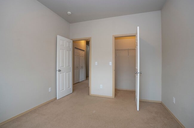 Building Photo - Modern 4 Bedroom, 2.5 Bath Home In Silver Creek w/AC