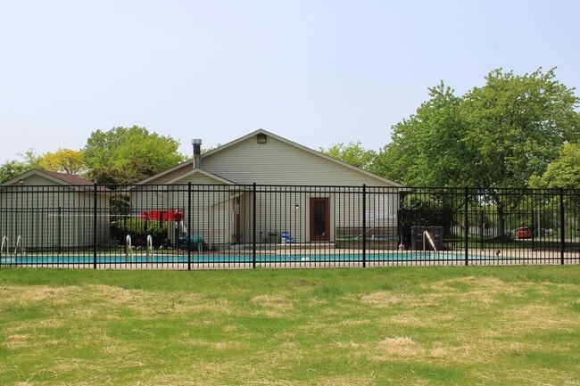 Building Photo - 6034 Sawmill Woods Dr