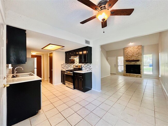 Building Photo - 7001 Winedale Dr