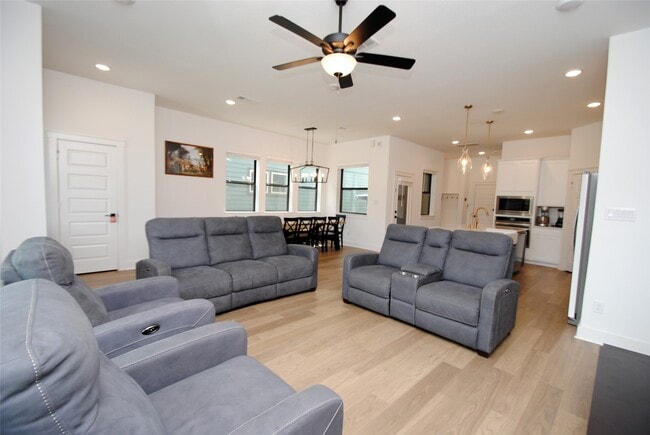 Building Photo - 18643 Parkland Row Dr