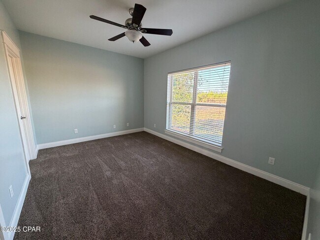 Building Photo - 4528 Tropical Dr