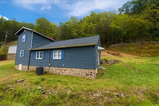 Building Photo - 1167 Cubbage Hollow Rd