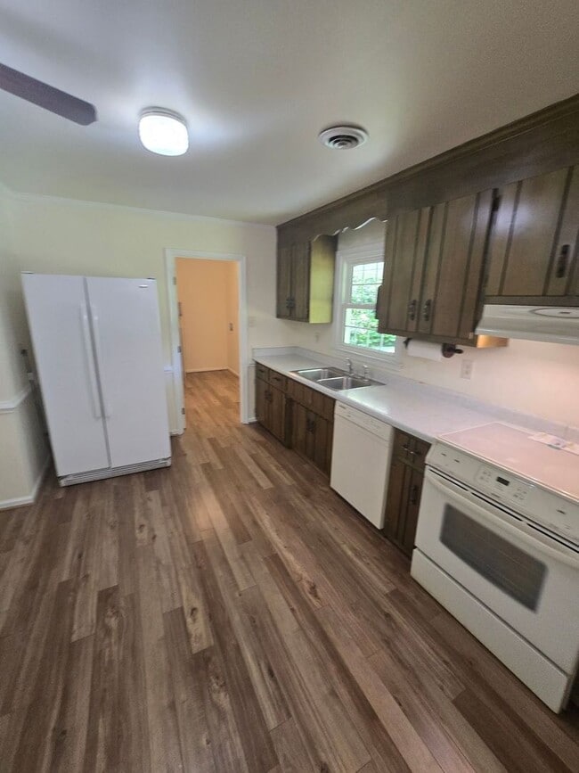 Building Photo - Stunning 3 bedroom home for rent in Ramble...