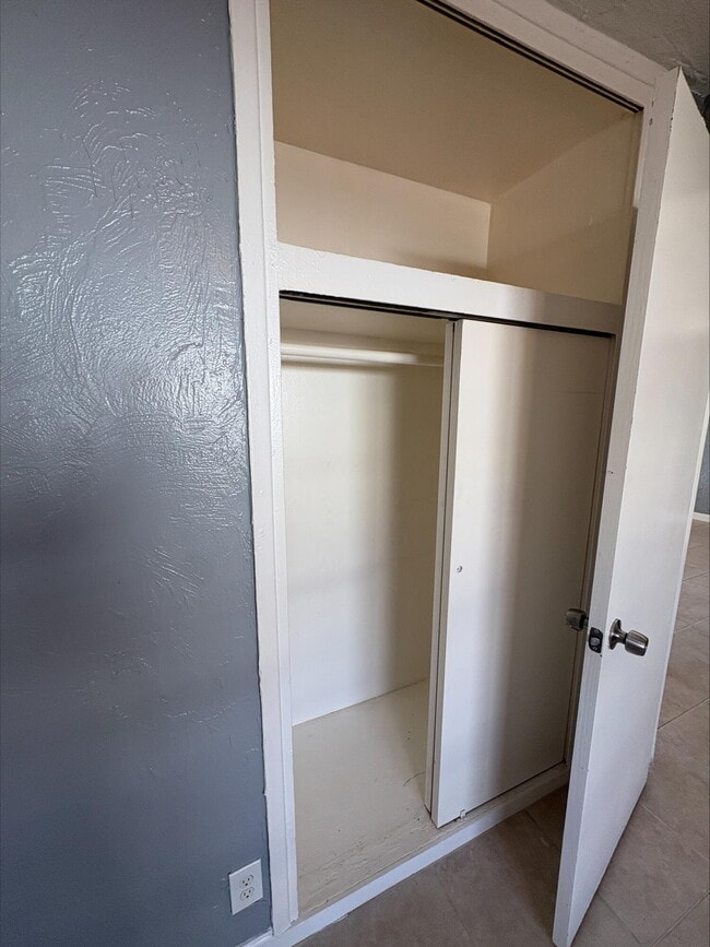 Building Photo - 1121 11th St