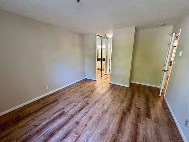 Building Photo - Cupertino Villas Condo