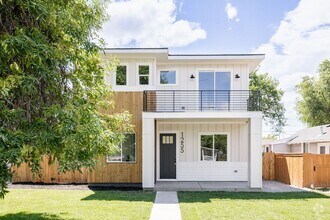 Building Photo - Modern 4BD, 3BA Home with 2-Car Garage and...
