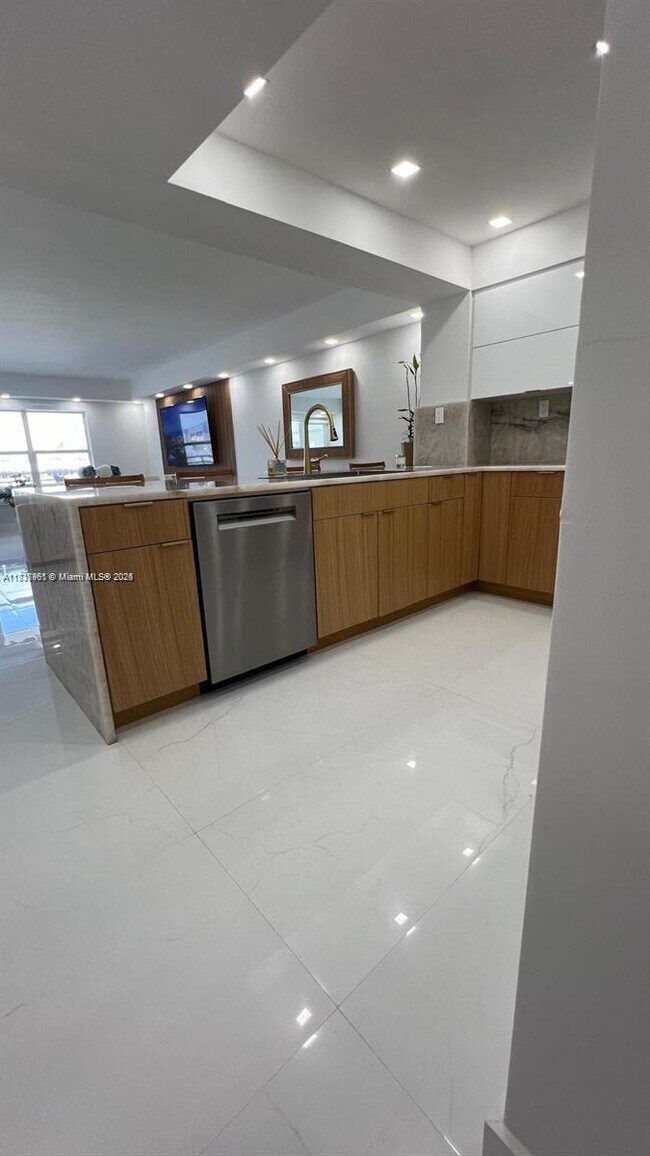 Building Photo - 3900 Galt Ocean Dr