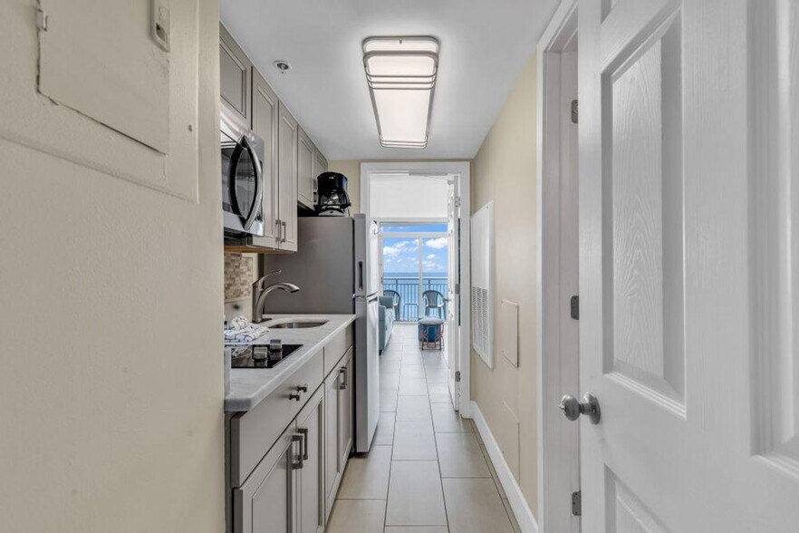 Building Photo - 1708 N Ocean Blvd