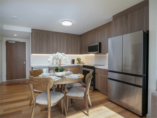 Building Photo - 1515 Liona St