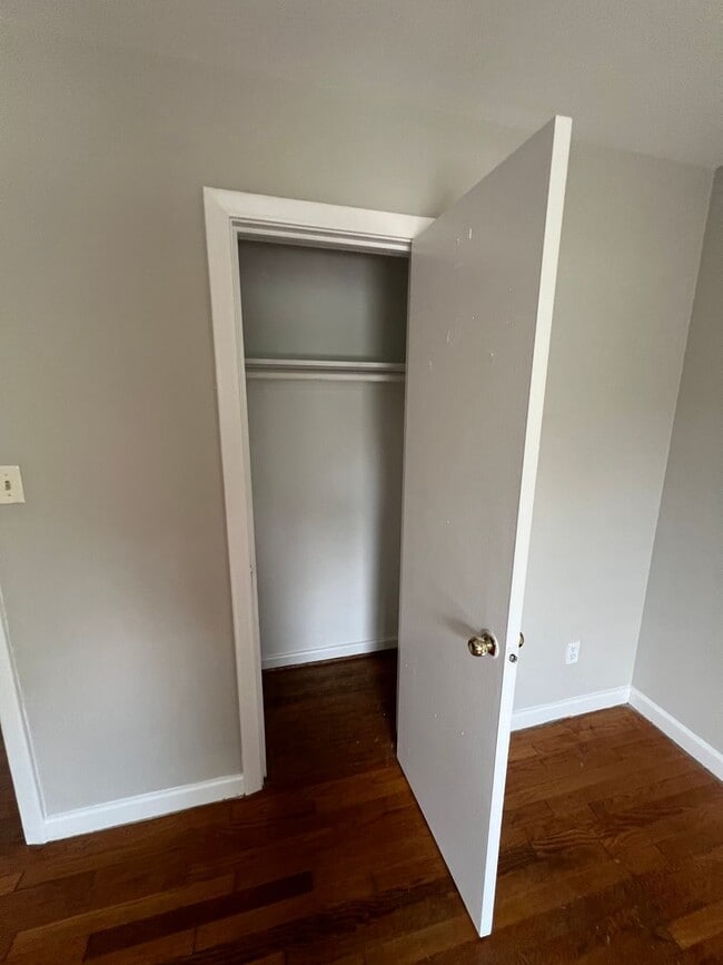 Building Photo - Very Spacious 3 bdrm/1 bth House Located in Henrico's West End!!