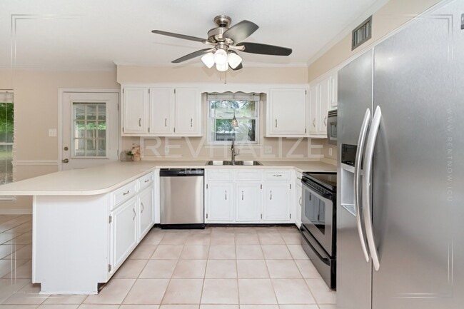 Building Photo - 9490 Cinder Dr