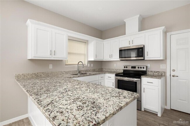 Building Photo - 304 Retama Ln