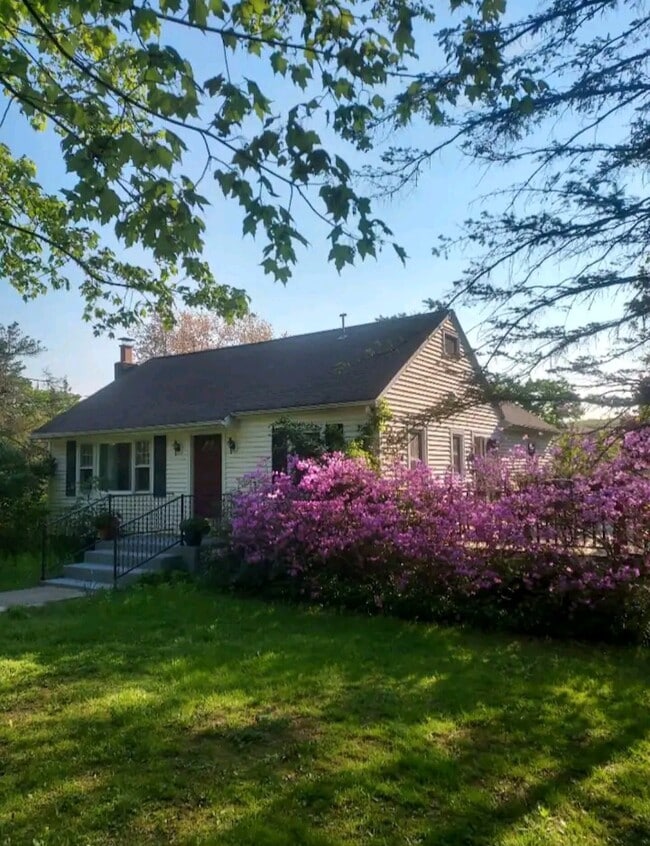 Building Photo - 3 Orchard Ln