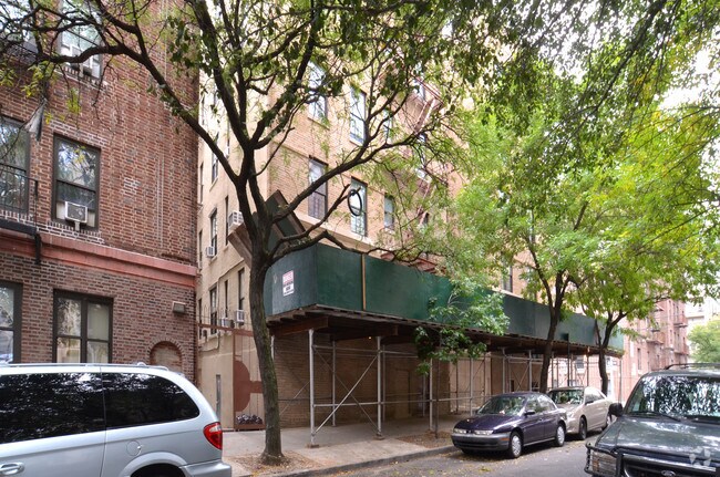 Building Photo - Daly II