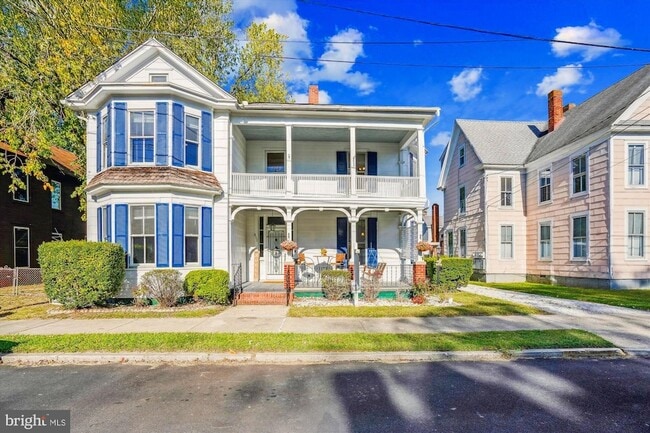 Building Photo - 817 Locust St