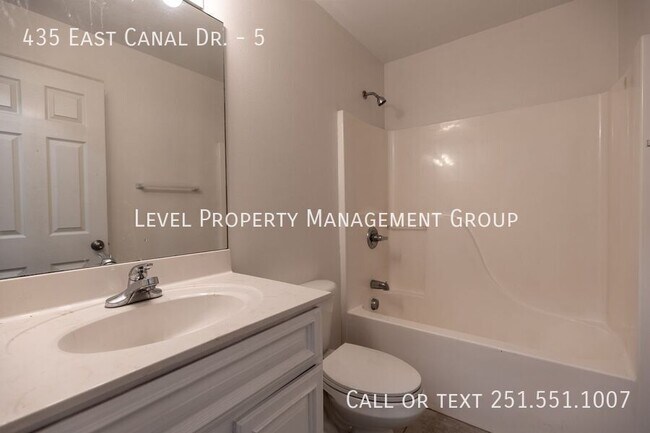 Building Photo - 435 E Canal Dr