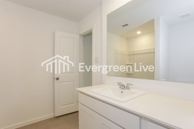 Building Photo - 1008 Calley Pear Trl