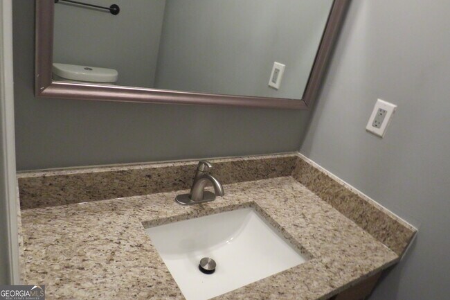 Building Photo - 1105 Hampton Rd