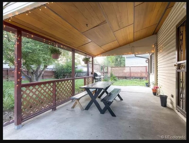 Building Photo - 1815 S Sunset Way
