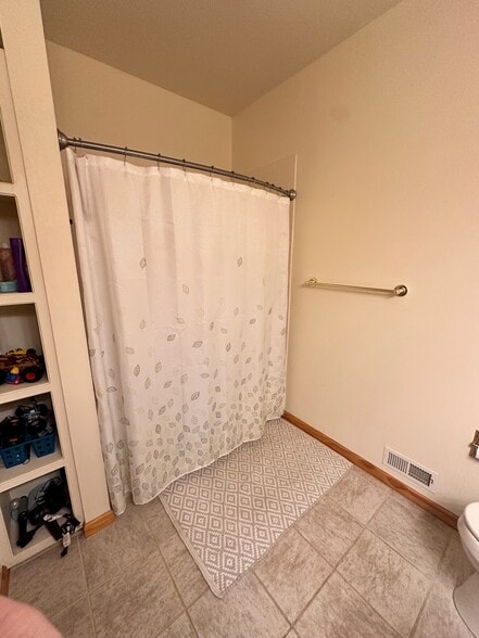 Building Photo - 318 Blackberry Ln