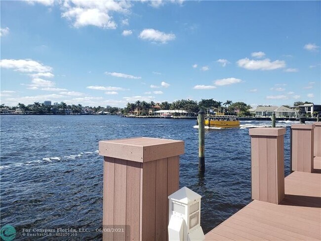 Building Photo - 511 Bayshore Dr
