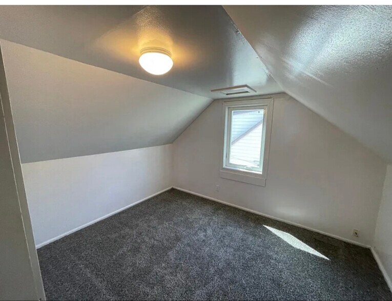 Building Photo - 723 3rd St SW