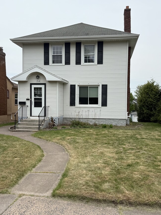 Primary Photo - 1914 Lawn St