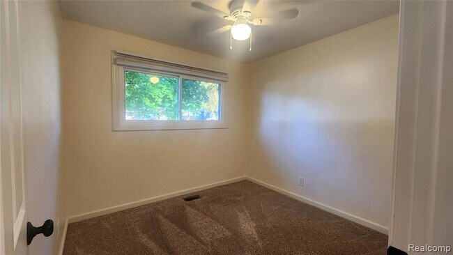 Building Photo - 6555 Manson Dr