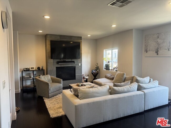 Building Photo - 1739 S Barrington Ave