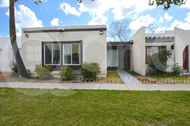 Building Photo - 2331 W Carson Dr