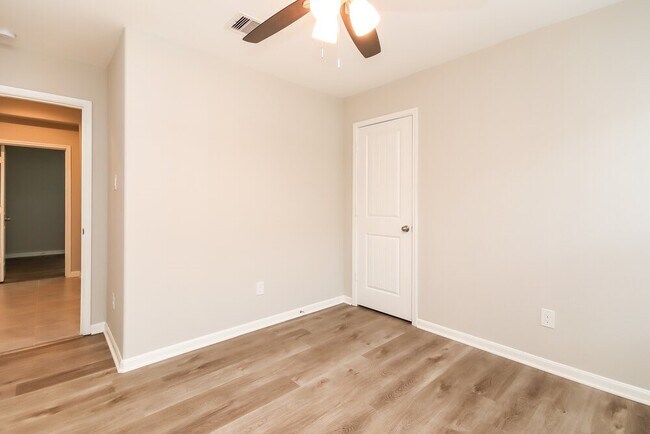 Building Photo - 8419 Ideal Dr