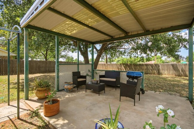 Building Photo - 2842 Rex Allen Dr