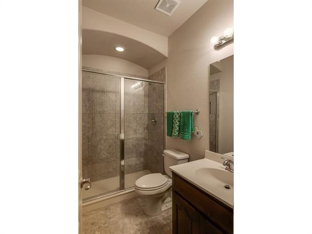 Building Photo - 4624 Lazy Oaks St