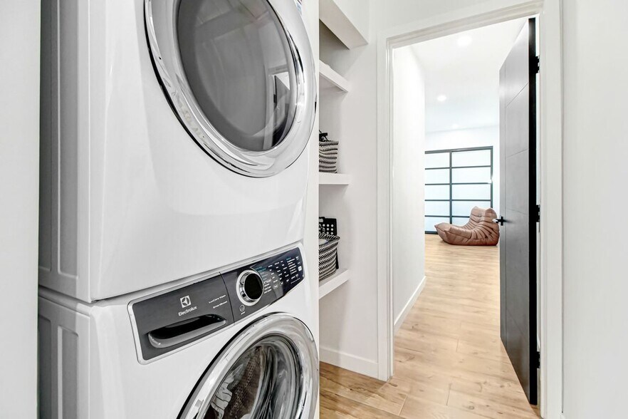 Building Photo - 7425 W 88th Pl