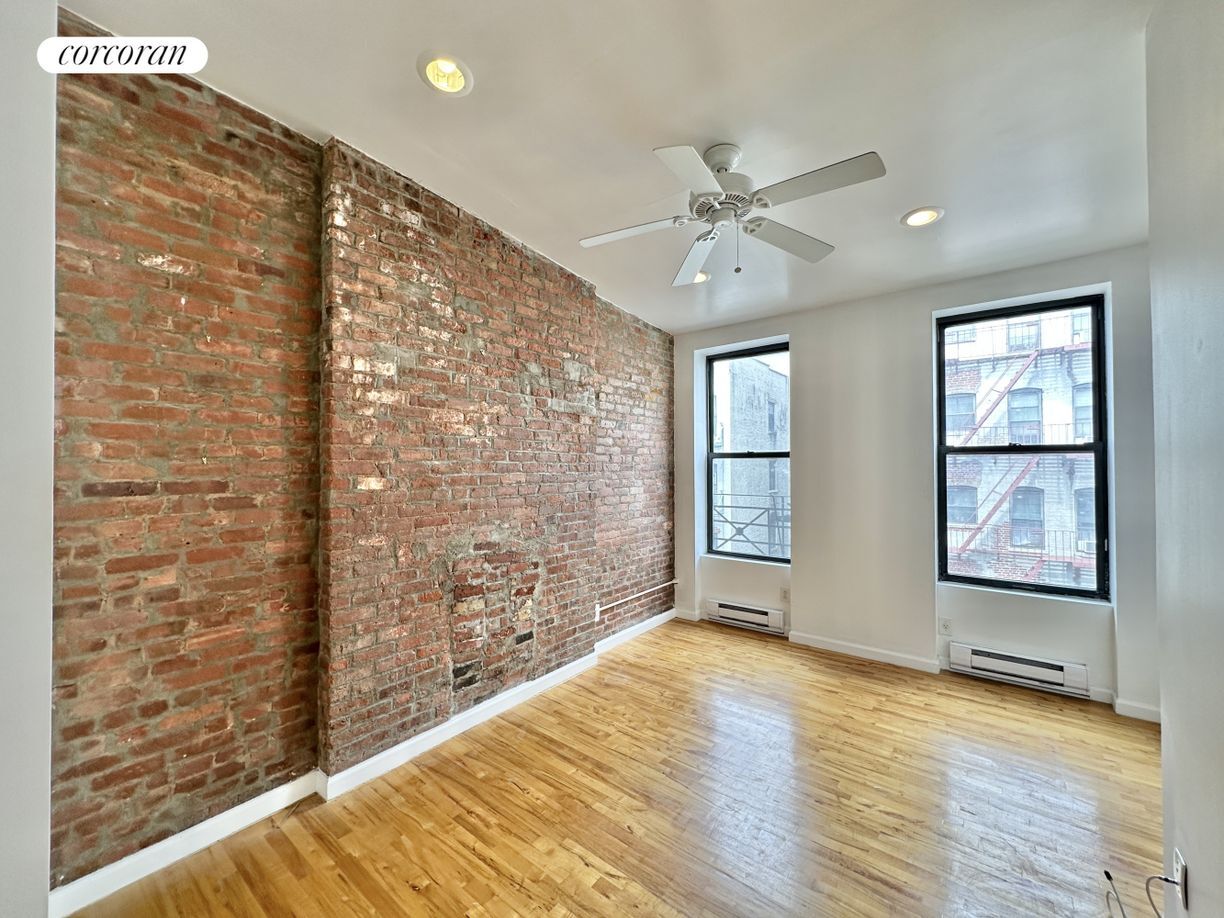 Building Photo - 215 E 118th St