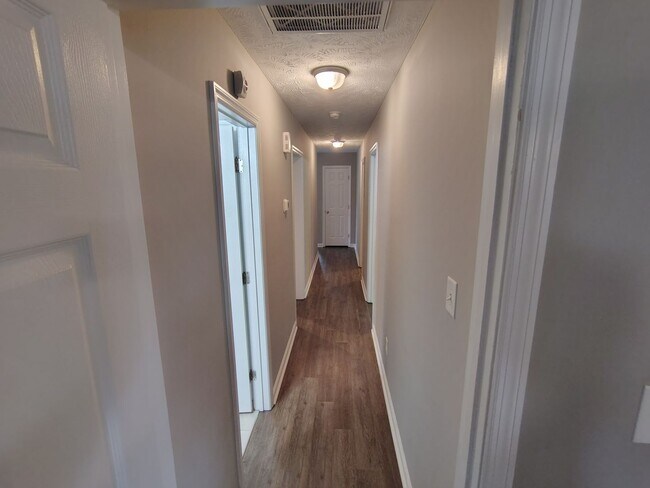 Building Photo - 137 Appalachian Dr