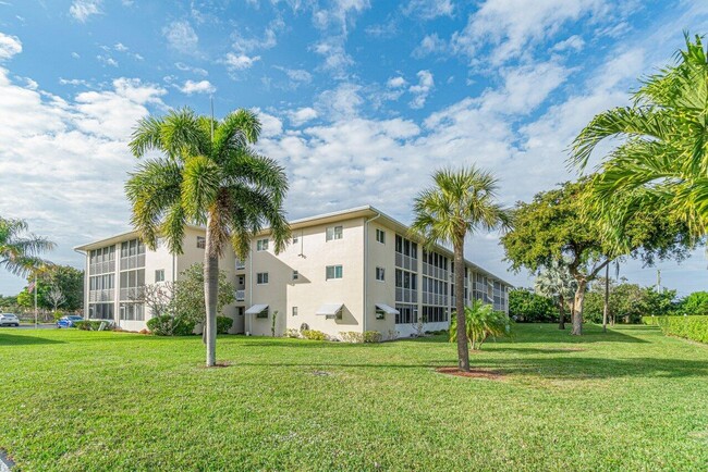 Building Photo - 2855 Garden Dr S
