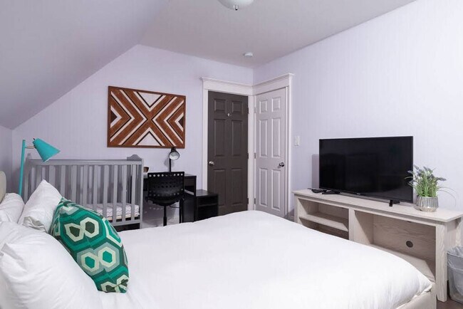 Building Photo - 7 Summit Ave