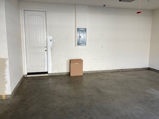 Building Photo - 2285 Rutland Ct