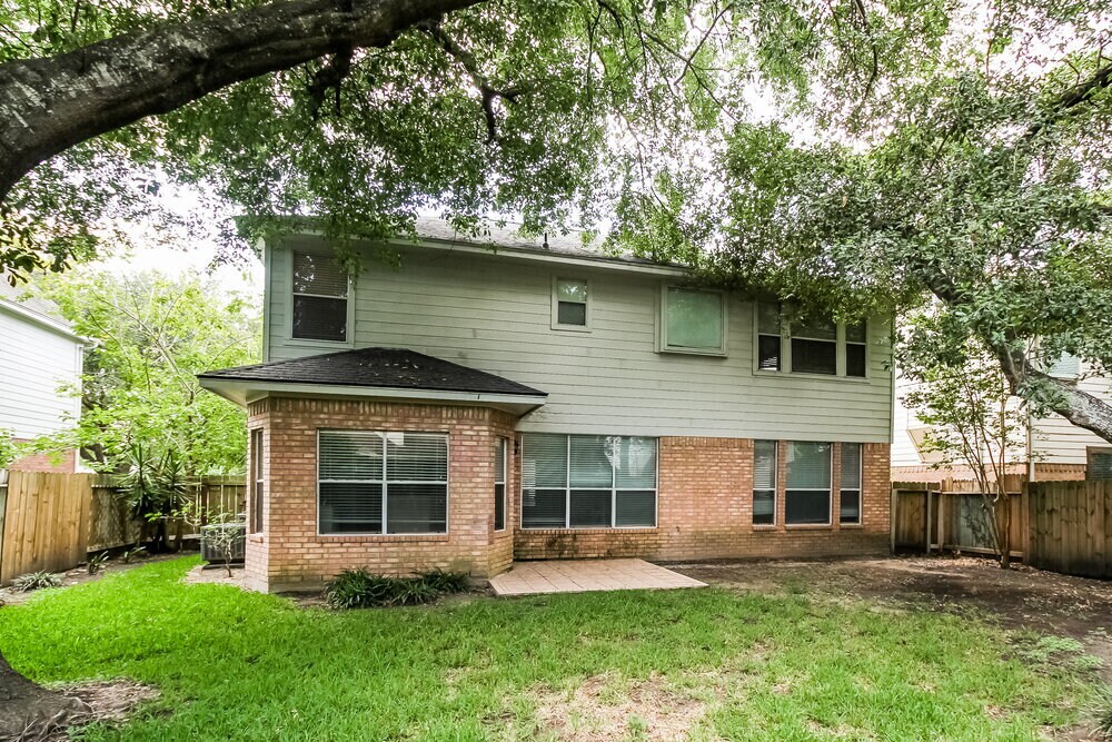 Building Photo - 16206 Hollow Rock Dr