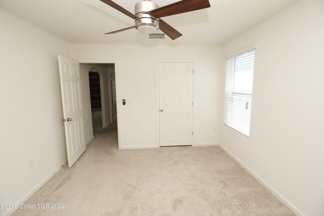 Building Photo - 884 Musgrass Cir