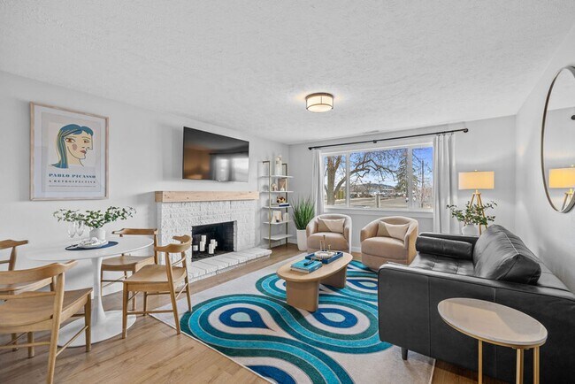 Building Photo - Modern 2BR Suite – Newly Furnished, Pet-Fr...