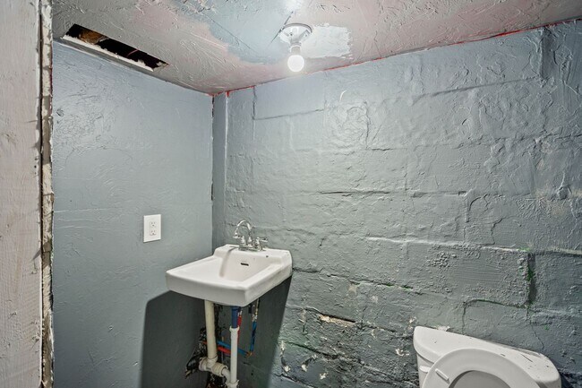 Building Photo - Beautiful 2 bedroom home in Homestead available August 1!