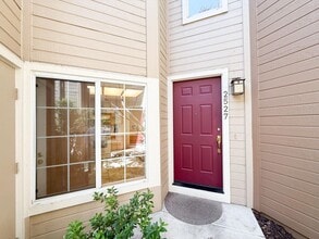 Building Photo - 2527 Baywood Way