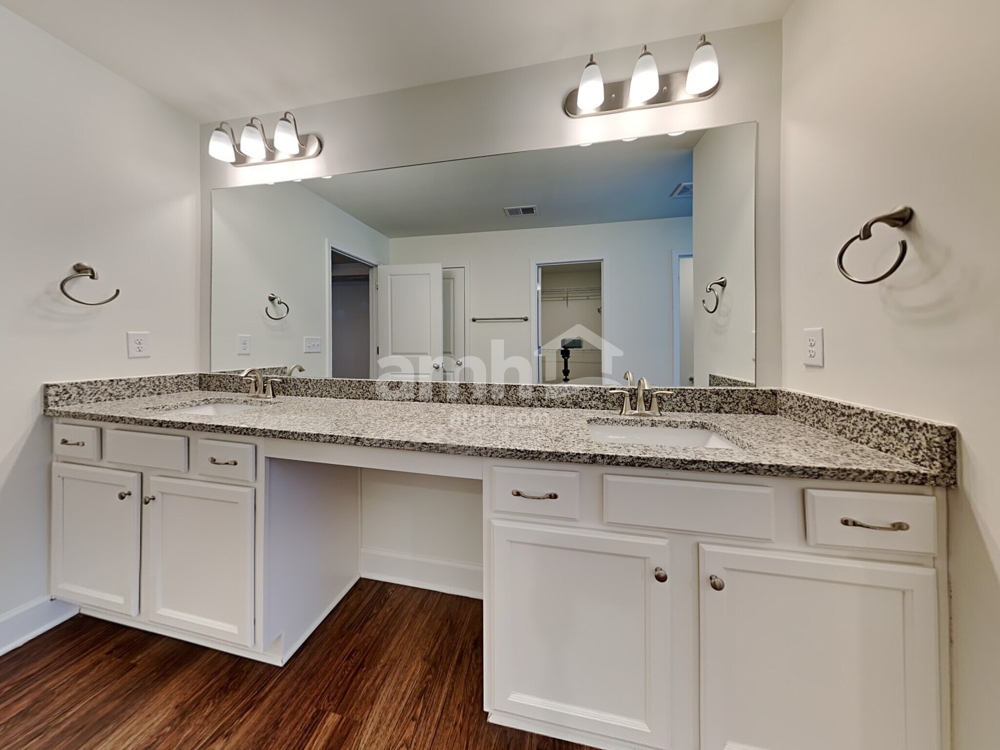 Building Photo - 5005 Hudson Vly Dr