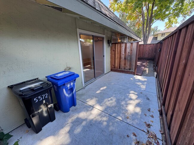Building Photo - 5572 Magnolia Terrace