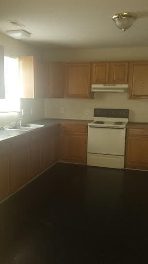 Building Photo - Newly Remodeled!